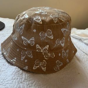 Cute trendy butterfly bucket hat! 🦋